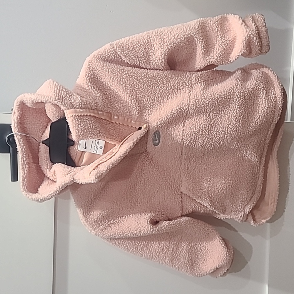🌸Girls Nike Therma-Fit Sweater with Hood, size Small, 6/7🌸